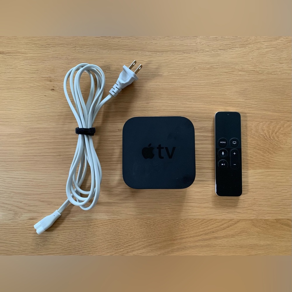 AppleTV A1625 32GB Fourth Generation + Remote